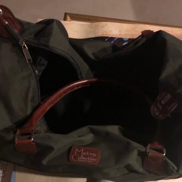 Bloomingdale’s METRO COLLECTION! Carry on Luggage Travel Bag w Leather Handles! - Picture 5 of 7